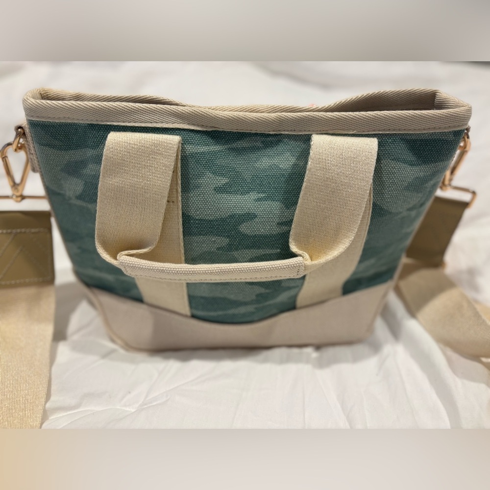 Vineyard Vines Camouflage Green and Cream Tote - Picture 5 of 15